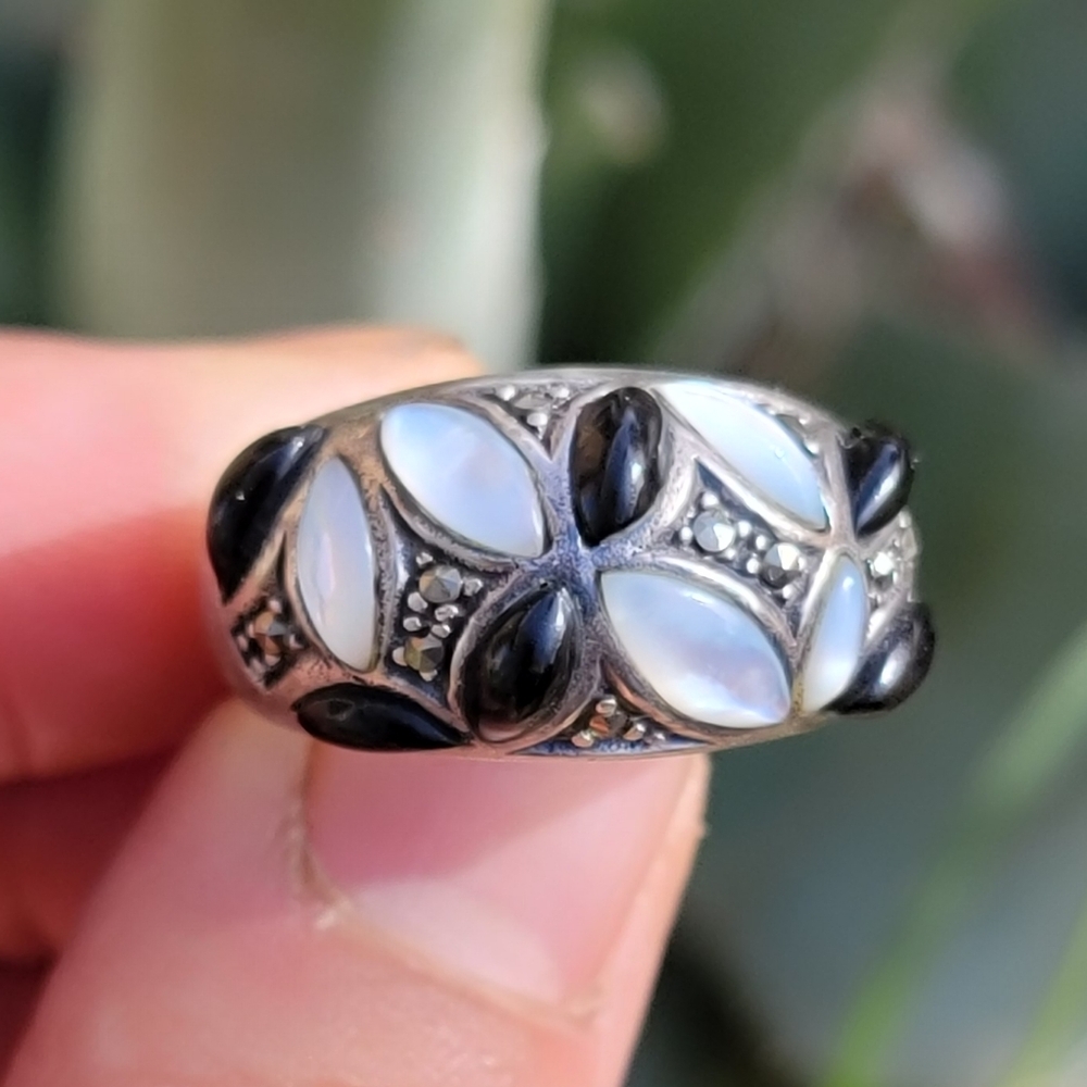 Chunky gorgeous marquise mother of pearl and onyx 925 sterling ring 6.5 -6.75